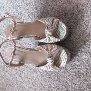 Multi colored wedges size 9